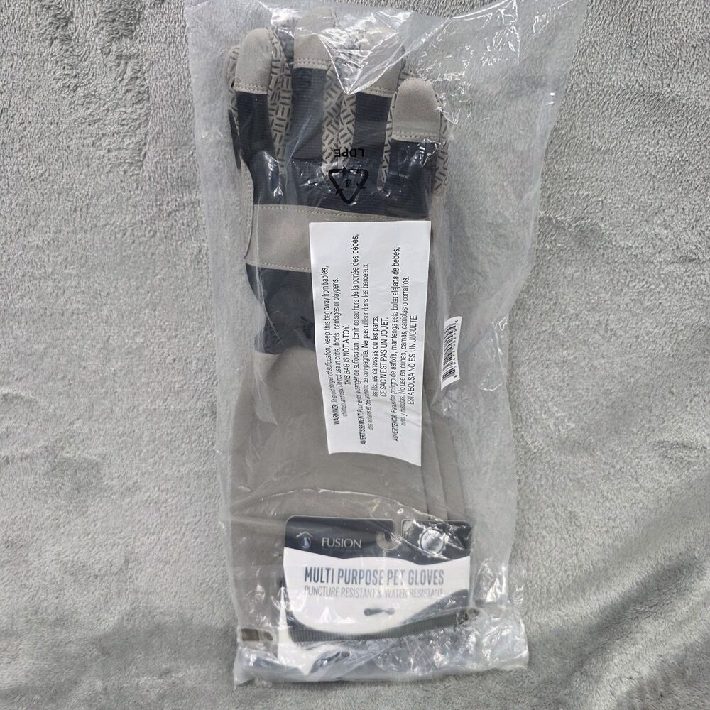 Pet Fusion Multipurpose Pet Glove for Grooming Trips to Vet Handling